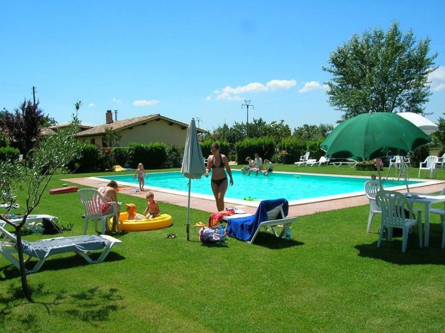 Agriturismo Casale Del Contadino Больсена Экстерьер фото
