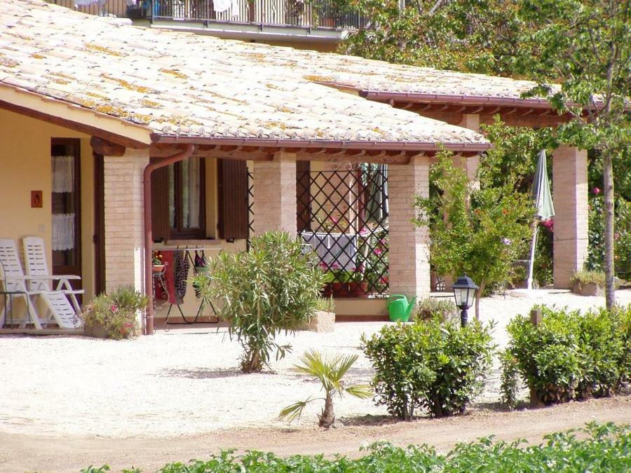 Agriturismo Casale Del Contadino Больсена Экстерьер фото