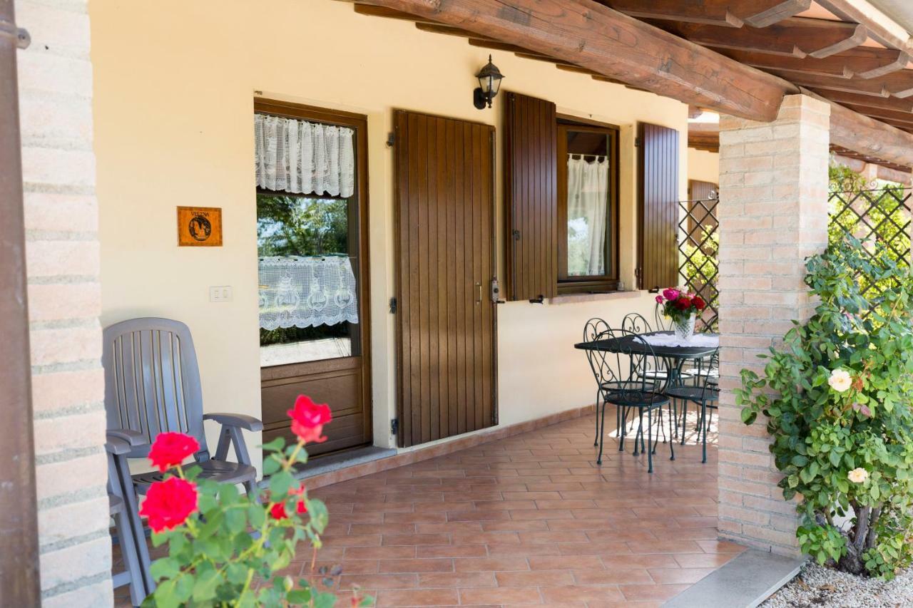 Agriturismo Casale Del Contadino Больсена Экстерьер фото