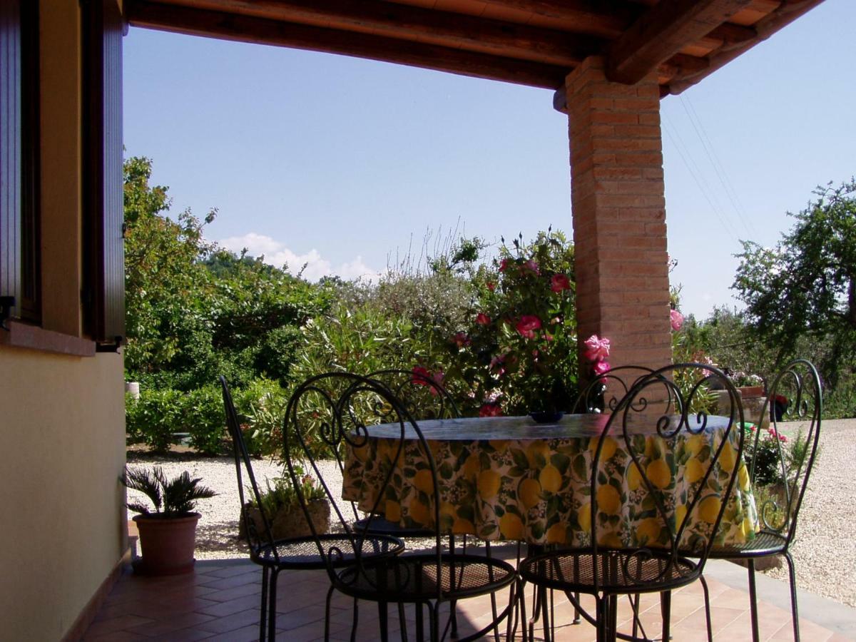 Agriturismo Casale Del Contadino Больсена Экстерьер фото